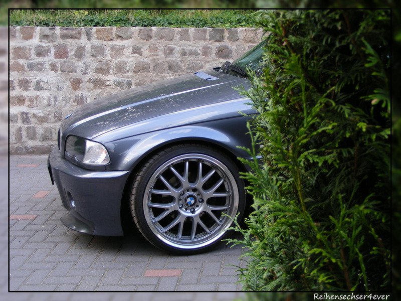 6 Zylinder verpackt in einem stahlgrauen Coupe - 3er BMW - E46