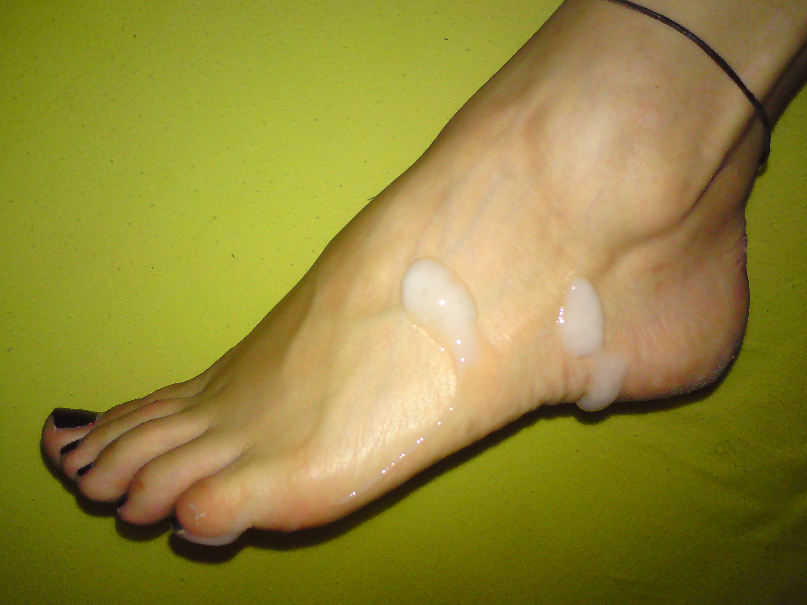 сперма на ногах домашние фото 44