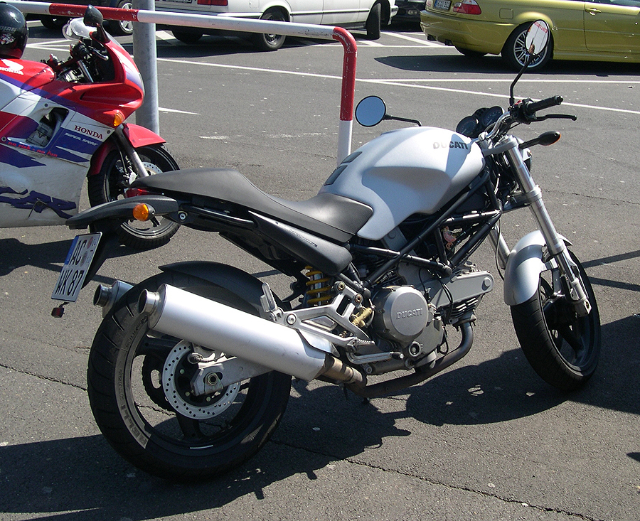 Ducati Monster 620 Ie. Ducati Monster 620 i.e./ 1000s
